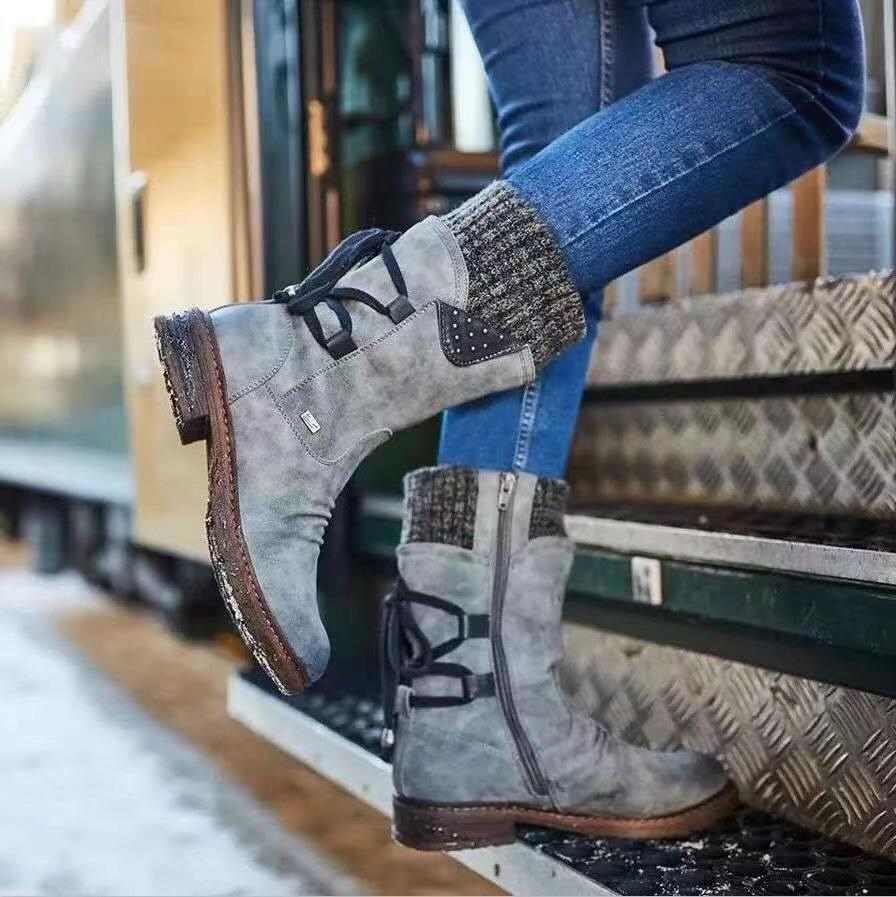 Μοντέρνες νέες γυναικείες μπότες φθινοπώρου-χειμώνα με δυνατό τακούνι